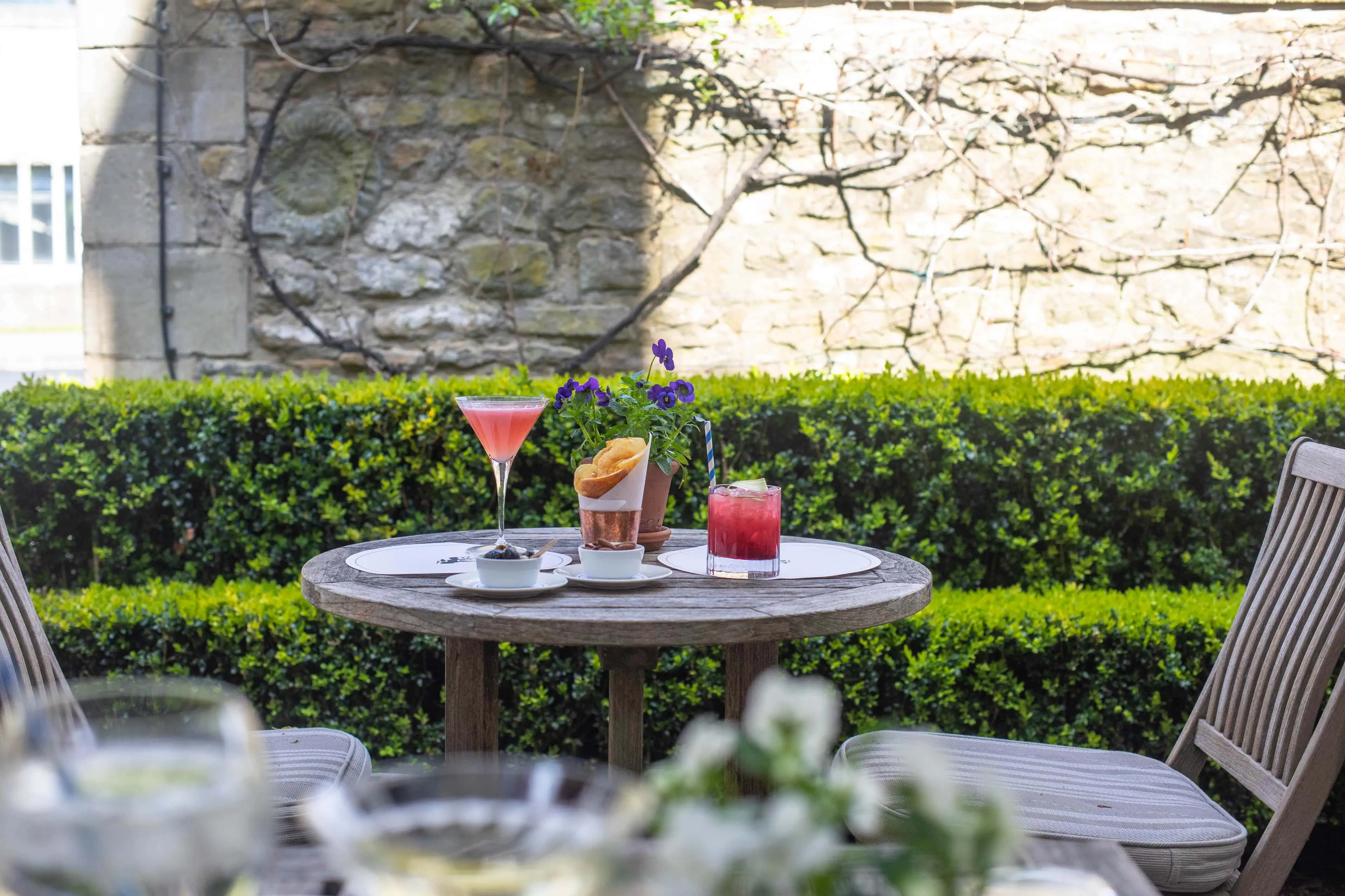 0039 - 2021 - Parsonage Grill - Oxford - High res - Summer Cocktails Terrace Sun Greenery - Web Hero