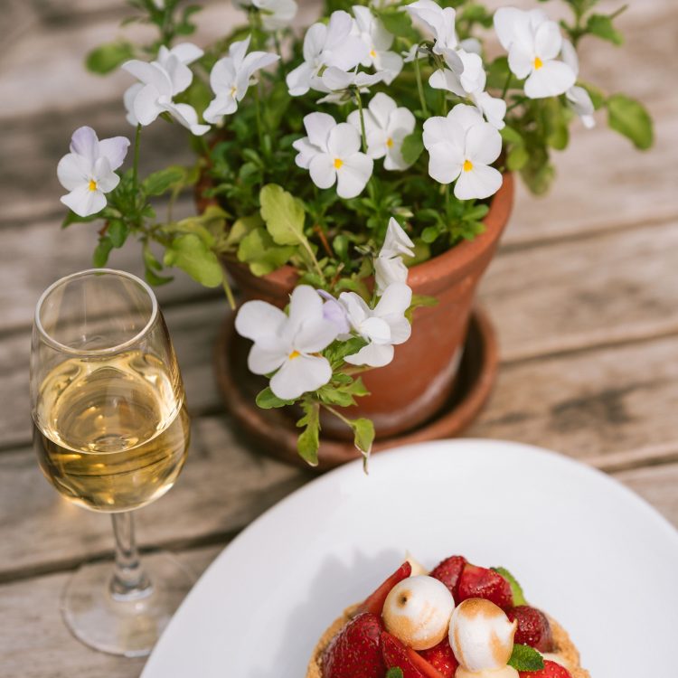 0042 - 2022 - Parsonage Grill - Oxford - High Res - Outdoor Dining Strawberry Custard Tart Pink Lemonade Sorbet - Web Hero