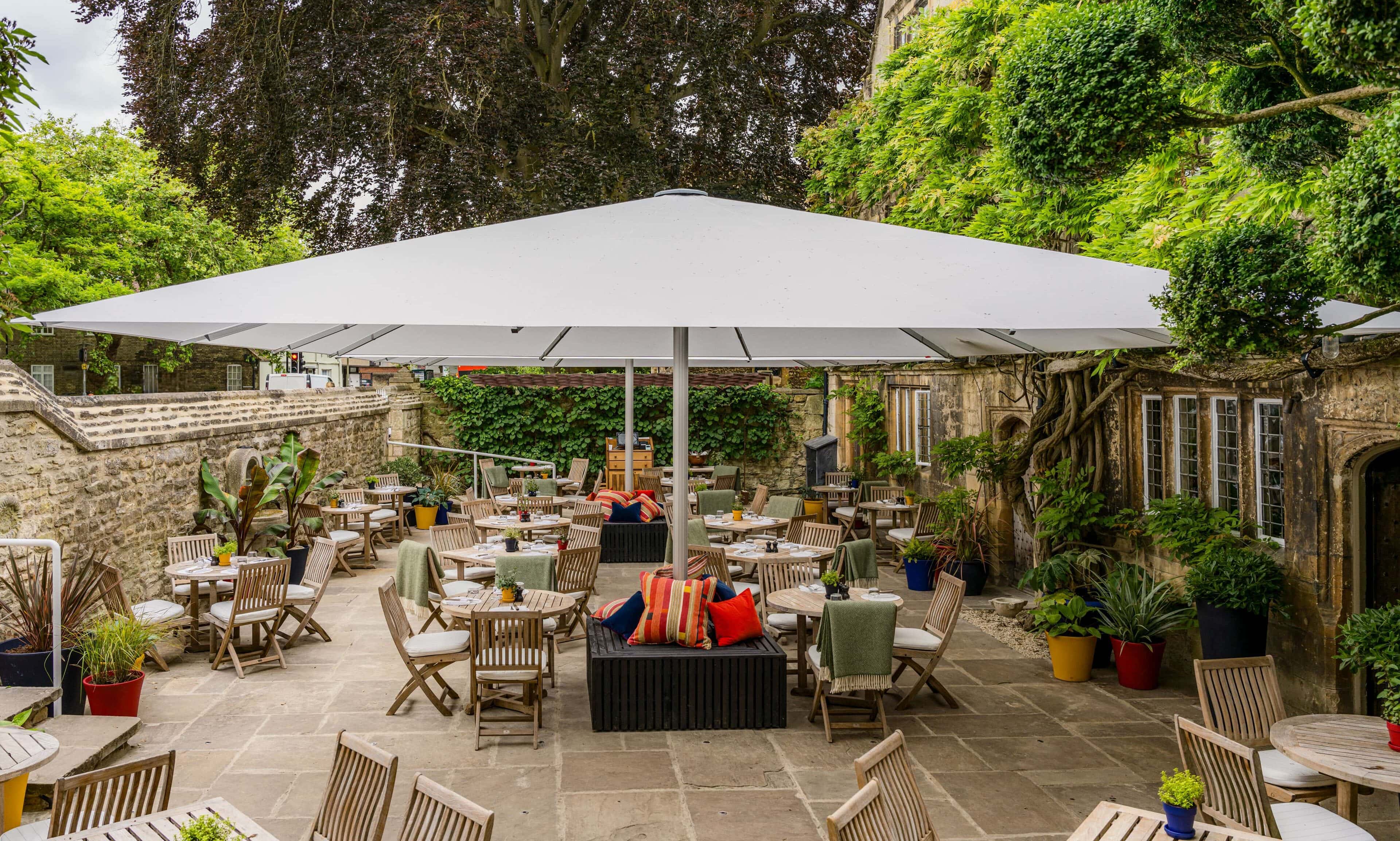 A7R03754-2024-Parsonage-Grill-Oxford-High-Res-Outdoor-Terrace-Seating-Web-Hero-1-aspect-ratio-3840-2307