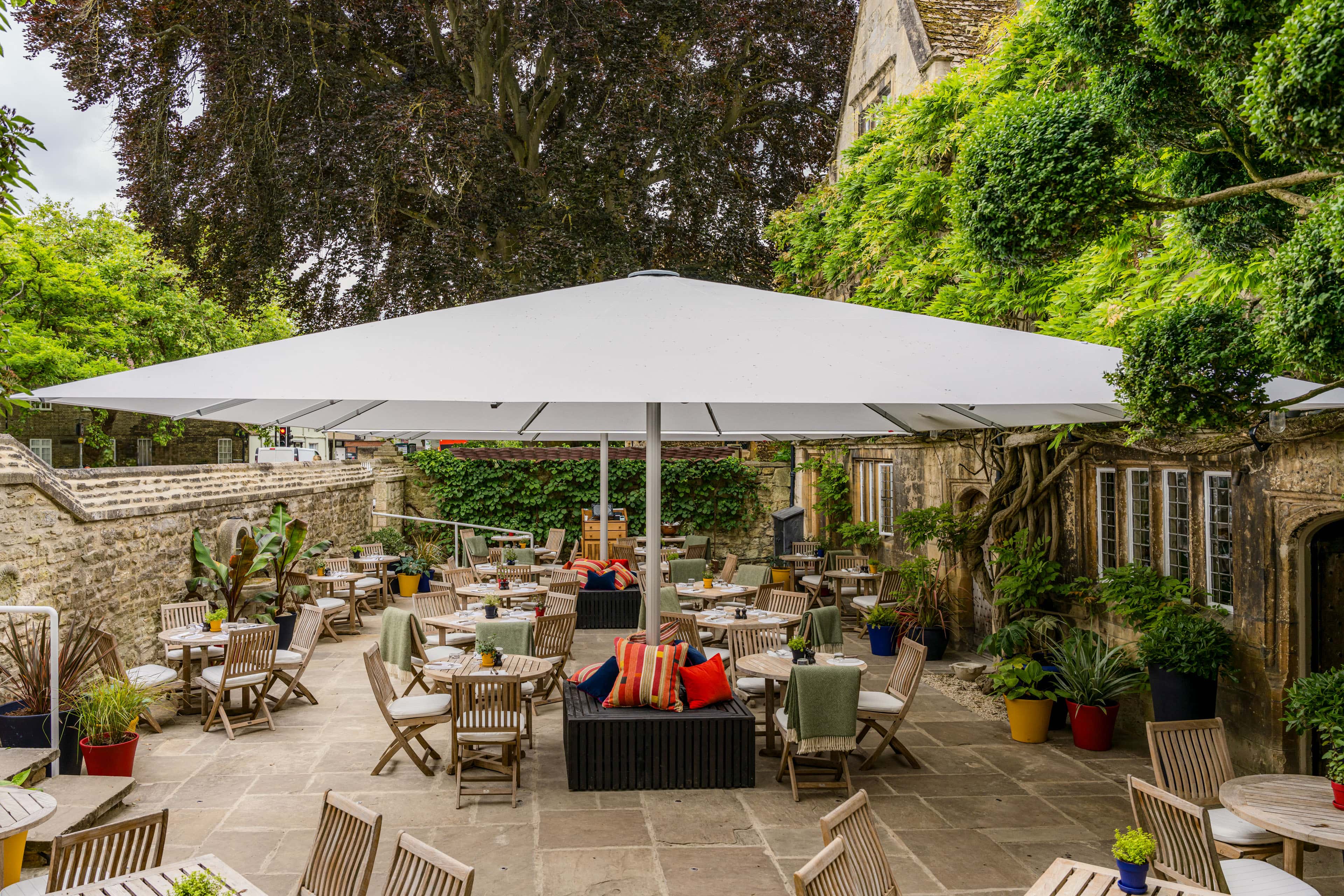 A7R03754 - 2024 - Parsonage Grill - Oxford - High Res - Outdoor Terrace Seating - Web Hero