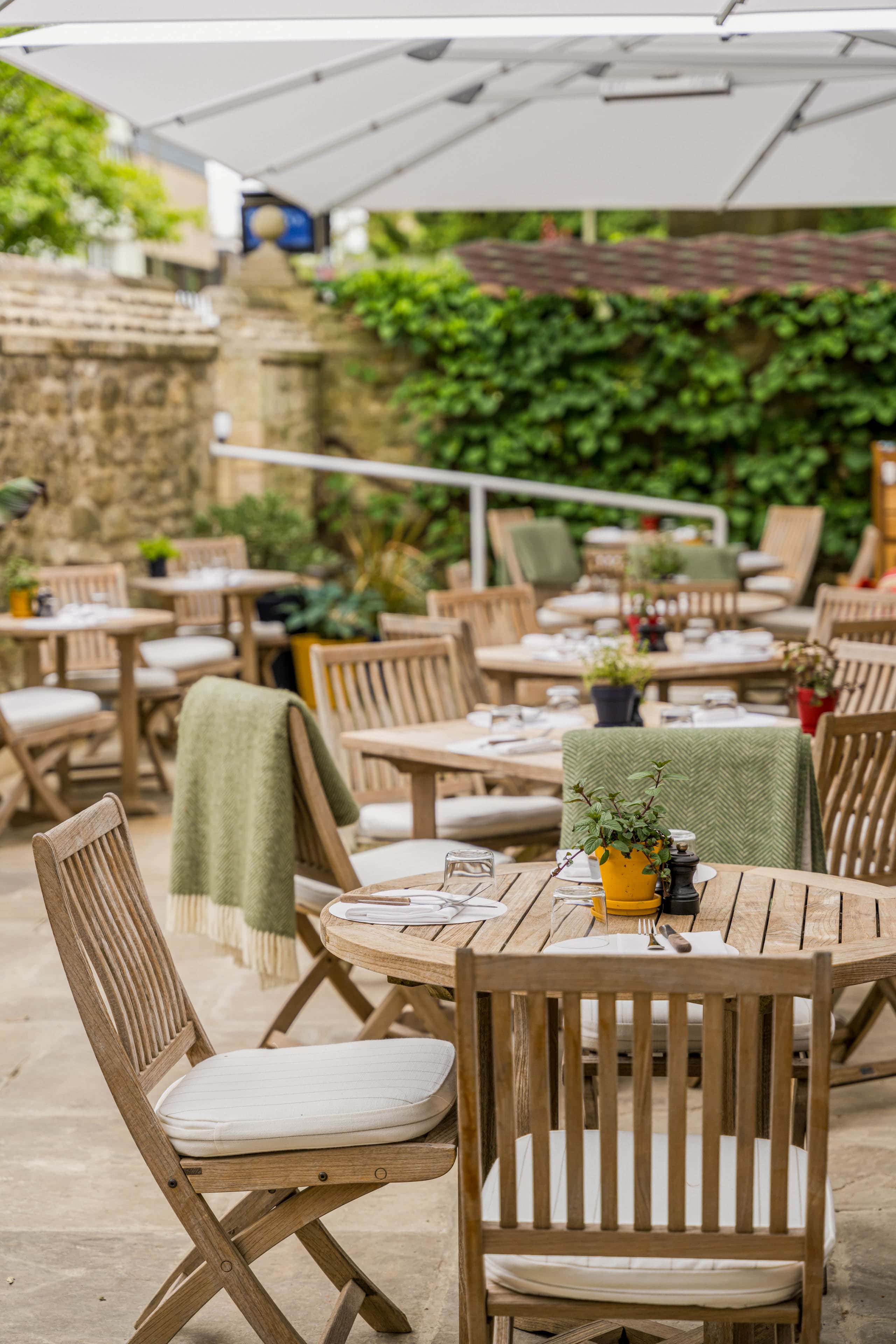 A7R03844 - 2024 - Parsonage Grill - Oxford - High Res - Outdoor Terrace Seating - Web Hero