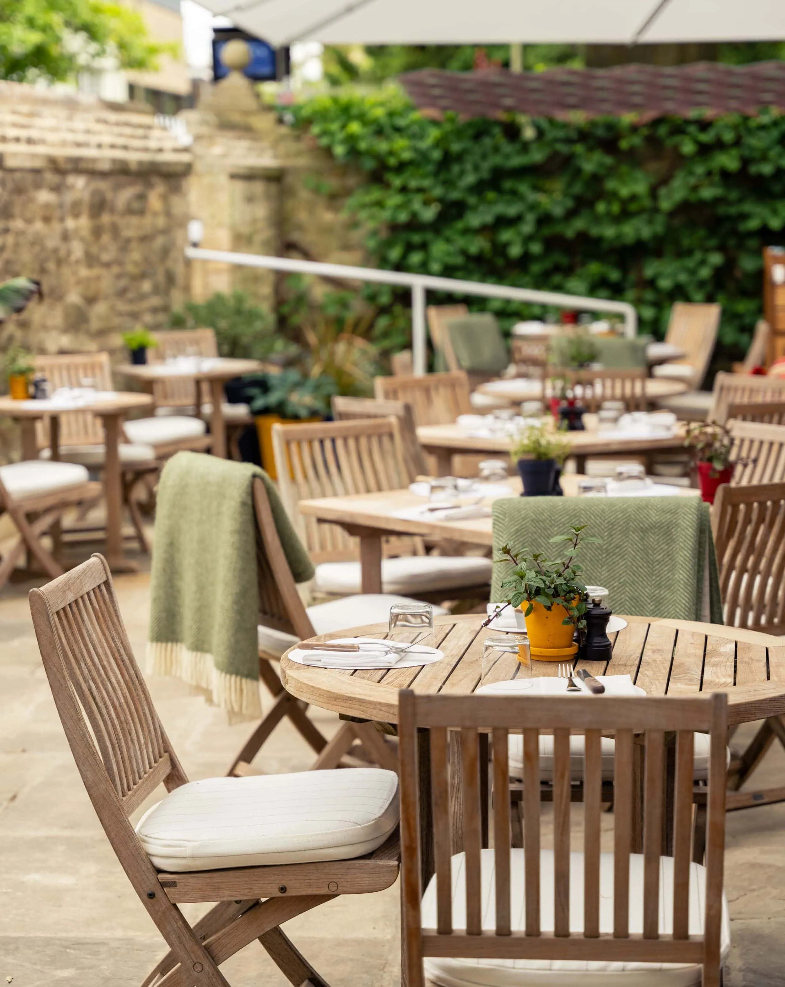 A7R03844-2024-Parsonage-Grill-Oxford-High-res-Outdoor-Terrace-Exterior-Web-Hero-aspect-ratio-2560-3219